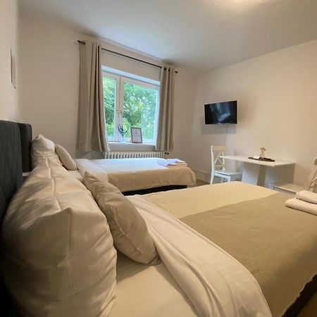 Zentrale 3-Zimmer Wohnung Mit Balkon - Perfekt Fuer Monteure Und Familien Neumuenster Ngoại thất bức ảnh