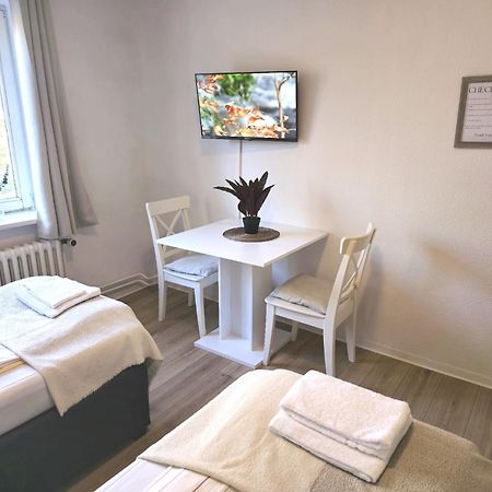 Zentrale 3-Zimmer Wohnung Mit Balkon - Perfekt Fuer Monteure Und Familien Neumuenster Ngoại thất bức ảnh