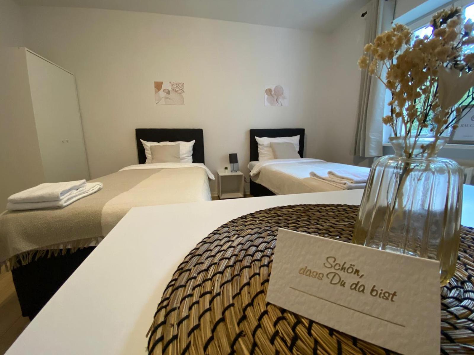 Zentrale 3-Zimmer Wohnung Mit Balkon - Perfekt Fuer Monteure Und Familien Neumuenster Ngoại thất bức ảnh