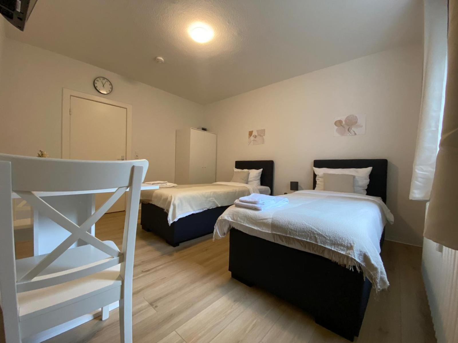 Zentrale 3-Zimmer Wohnung Mit Balkon - Perfekt Fuer Monteure Und Familien Neumuenster Ngoại thất bức ảnh